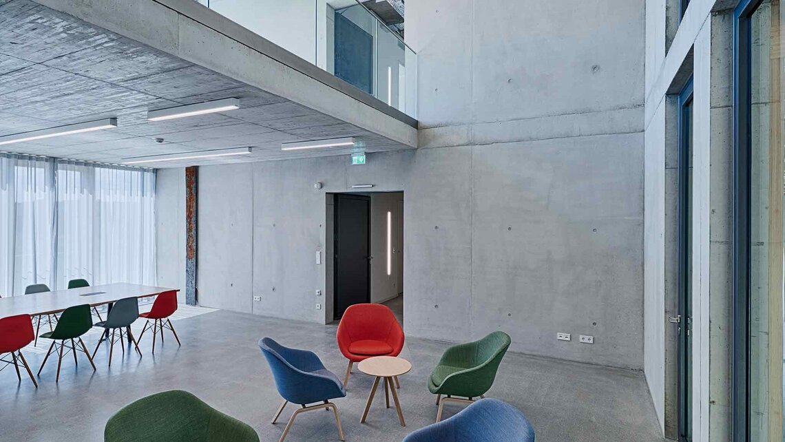 Das Innere des netzdienlichen Nullenergiegebäudes Quelle: Bernhard Strauss Photographie, Freiburg Das Innere des netzdienlichen Nullenergiegebäudes Quelle: Bernhard Strauss Photographie, Freiburg