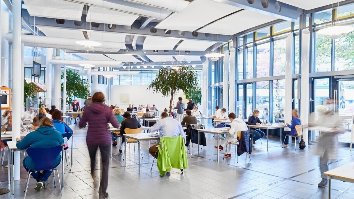 The innovative M-iQ BlueFire is the warewashing solution for company canteens and food service chains with high diner turnover