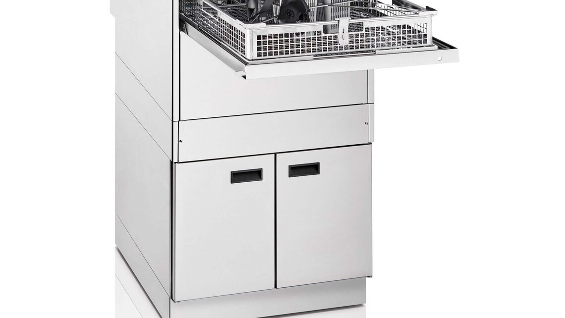 MEIKO TopClean-M with base cabinet for ergonomic working height
