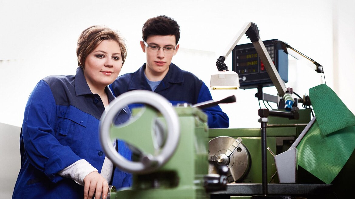 Industrial Mechanic 3.5 years long Industrial Mechanic training