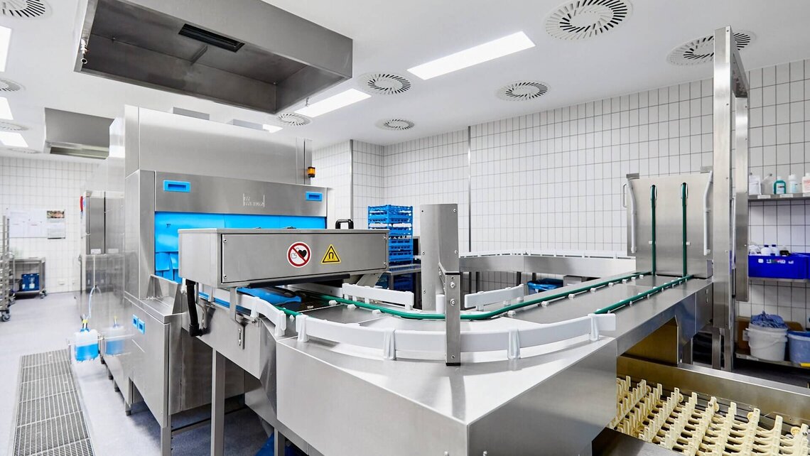 The M-iQ BlueFire demagnetises and washes cutlery for guaranteed improved cleaning and drying